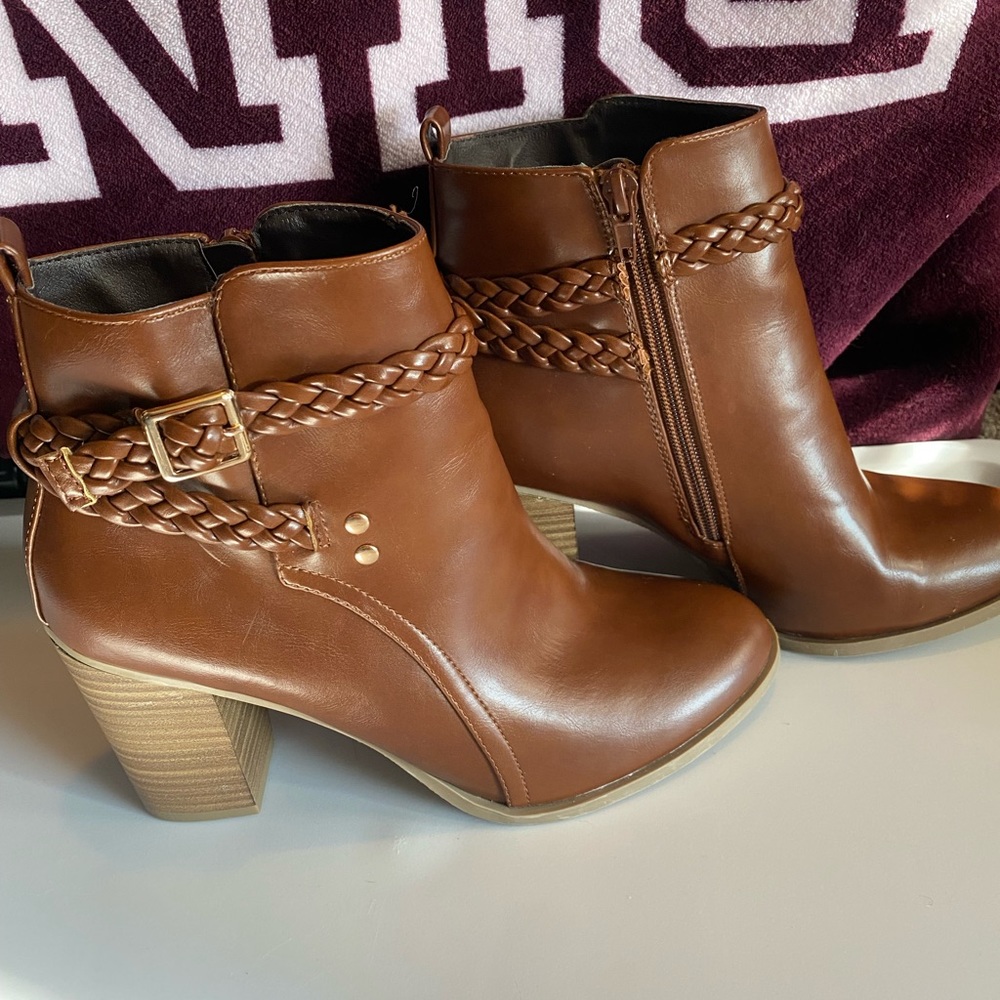 American Eagle light brown booties